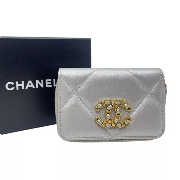 CHANEL 19 Zipped Coin Purse Lamb Skin Silver Leather - Picture 1 of 12
